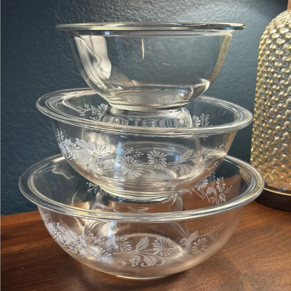 Pyrex Colonial Mist White Lace Nesting Mixing Bowl Set